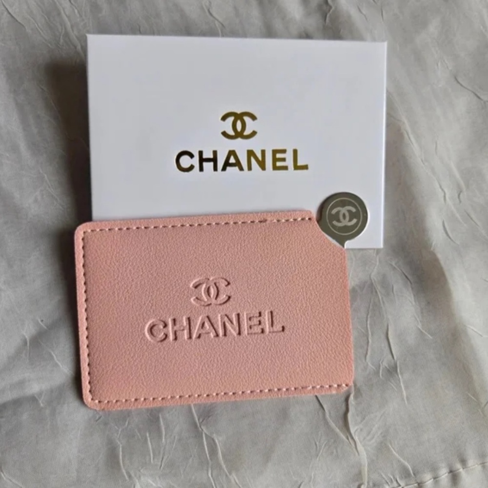 ⚡️CHANEL Beauty Pocket Mirror & Leather Card Holder NIB⚡️ - Picture 3 of 6